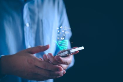 Un smartphone modern cu pictograme AI pe ecran